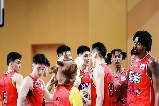 AC米兰队-关于半场悬念：54-51，北京队暂时领先，战斗还在继续！的信息