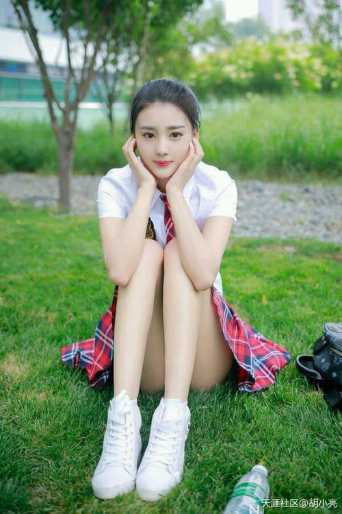 _比赛中的瞬间:令人心跳加速的精彩得分_,描写比赛激动人心的场面