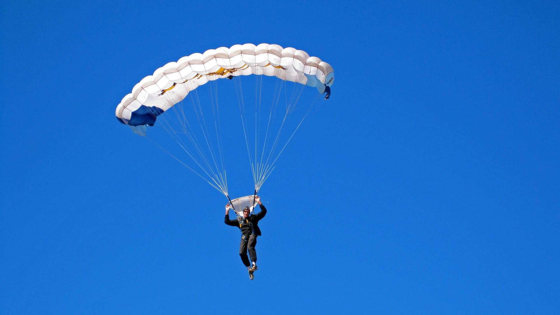 米兰体育官网入口-传奇教练“战术秘籍”：妙招不断助力冲击冠军，传奇训练家官网